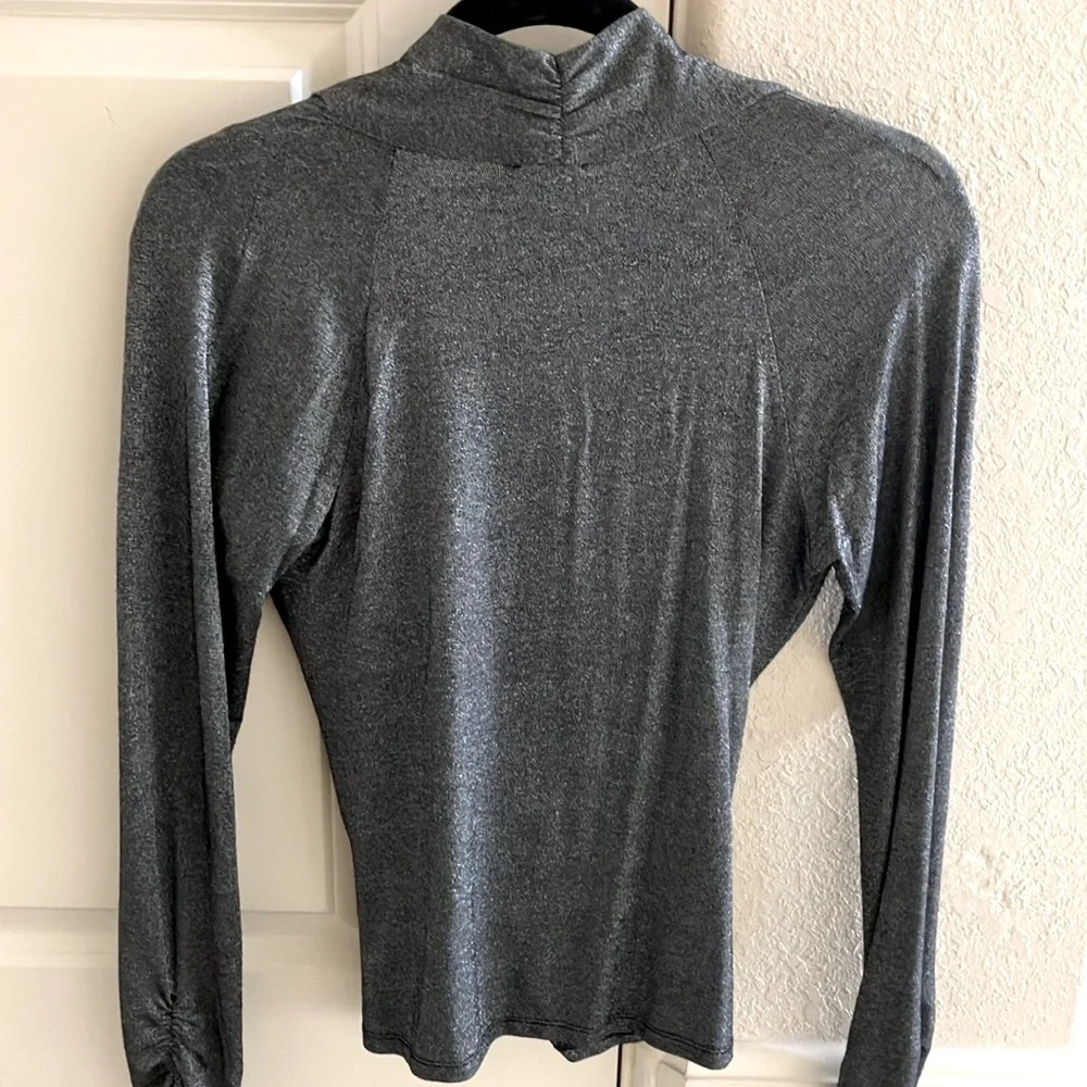 🩶Cache Metallic Top🩶 - Picture 2 of 5